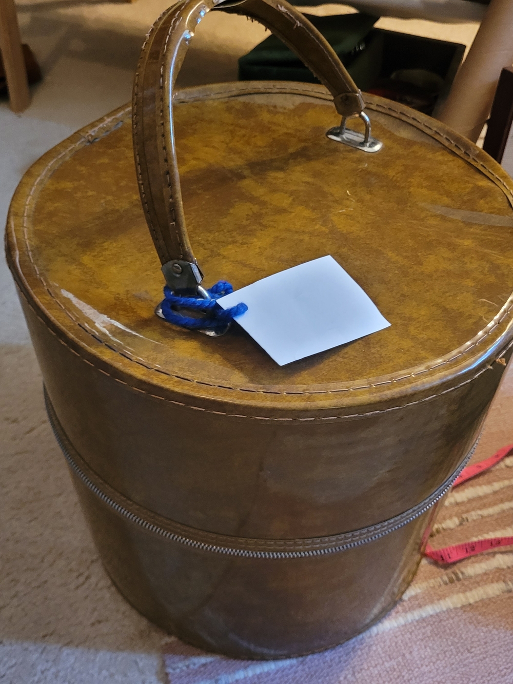 Vintage-Style Brown Hat Carrier Case with Top Handle